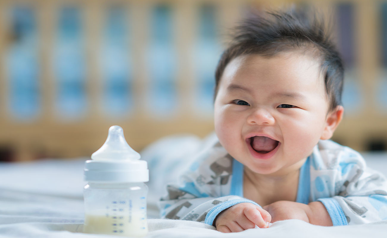 Lượng sữa cho trẻ sơ sinh bao nhiêu là phù hợp?