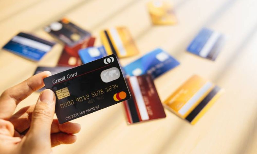 Phân biệt thẻ tín dụng và thẻ ghi nợ