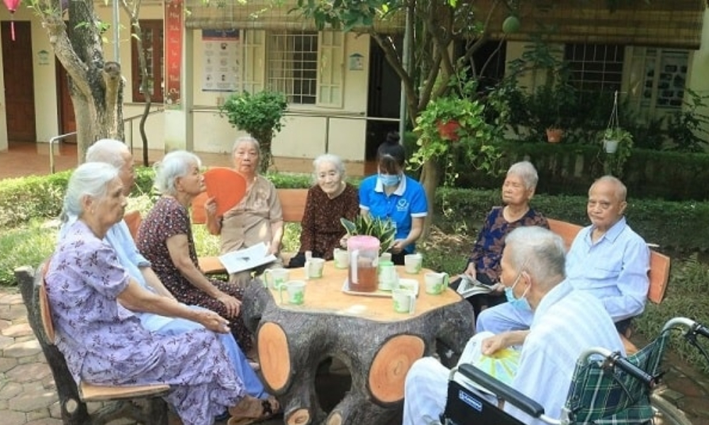 Chương trình thăm hỏi cụ già lớn tuổi trong viện dưỡng lãi của VuiUp